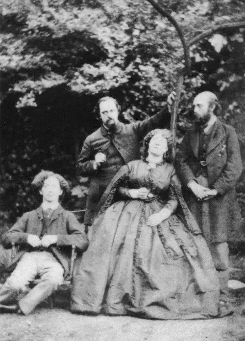 Gruppen-Familienfoto Restaurierung vorher nachher — mehrere Schadenstypen repariert