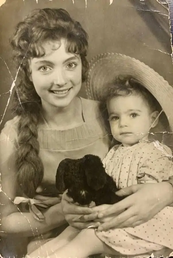 Mutter und Tochter Foto Restaurierung vorher nachher — Vintage-Porträt repariert