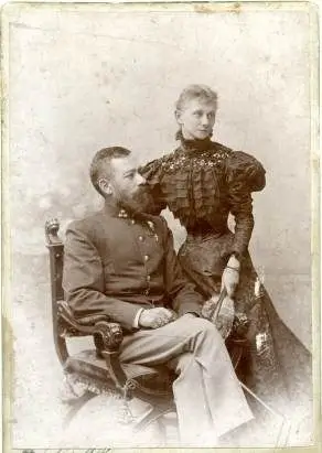 Viktorianisches Paarporträt Restaurierung vorher nachher — historische Fotoreparatur